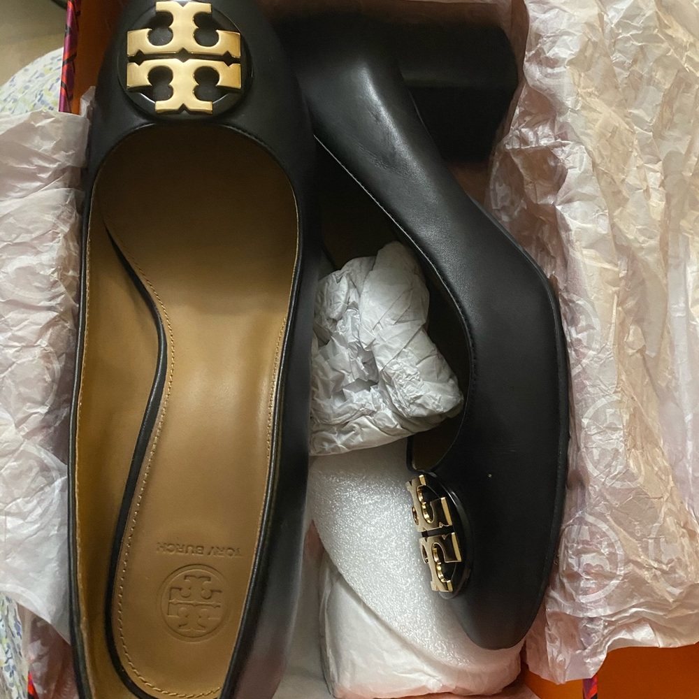 Black pump heel